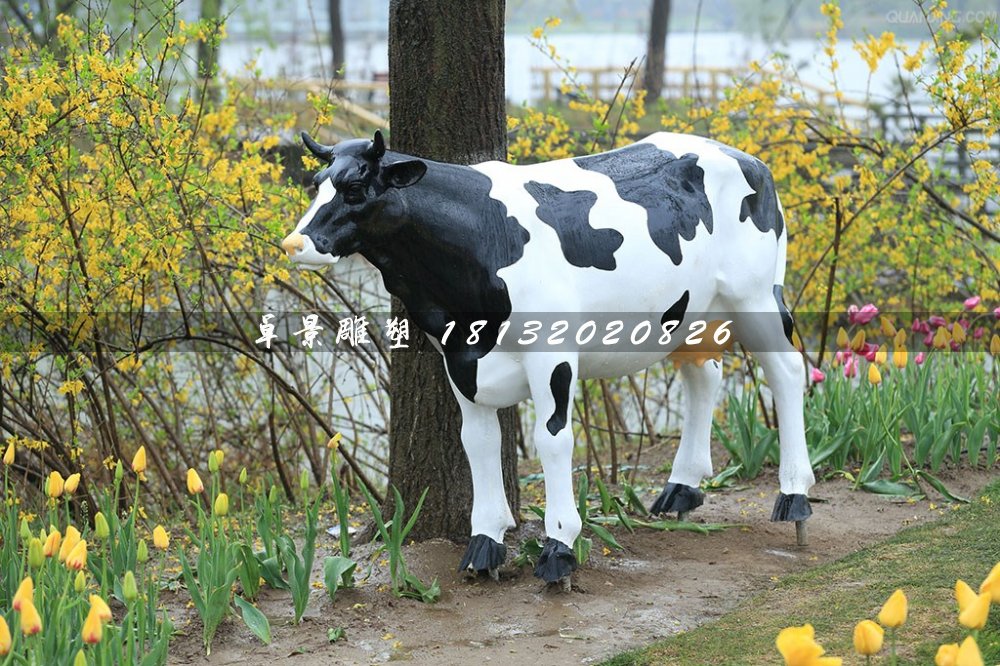 奶牛雕塑，公園玻璃鋼仿真奶牛雕塑