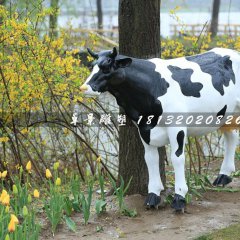 奶牛雕塑，公園玻璃鋼仿真奶牛雕塑