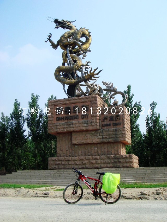 不銹鋼蛟龍出海，城市景觀雕塑