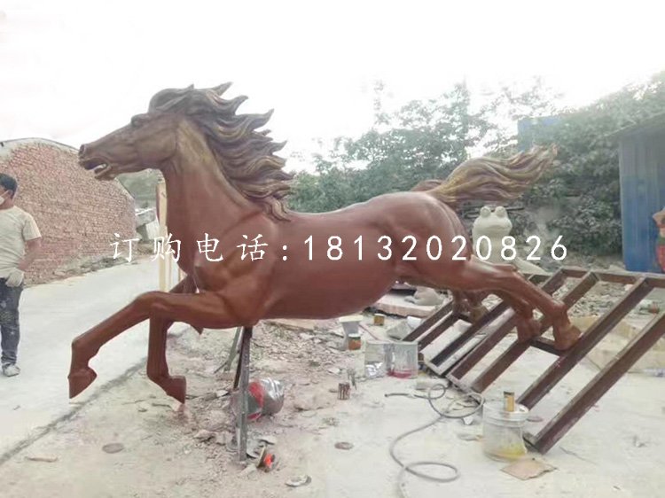 奔跑的馬雕塑，玻璃鋼動物雕塑.jpg